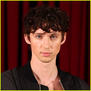 troye sivan penis|Troye Sivan Denies Hes a Bottom, Talks About His。